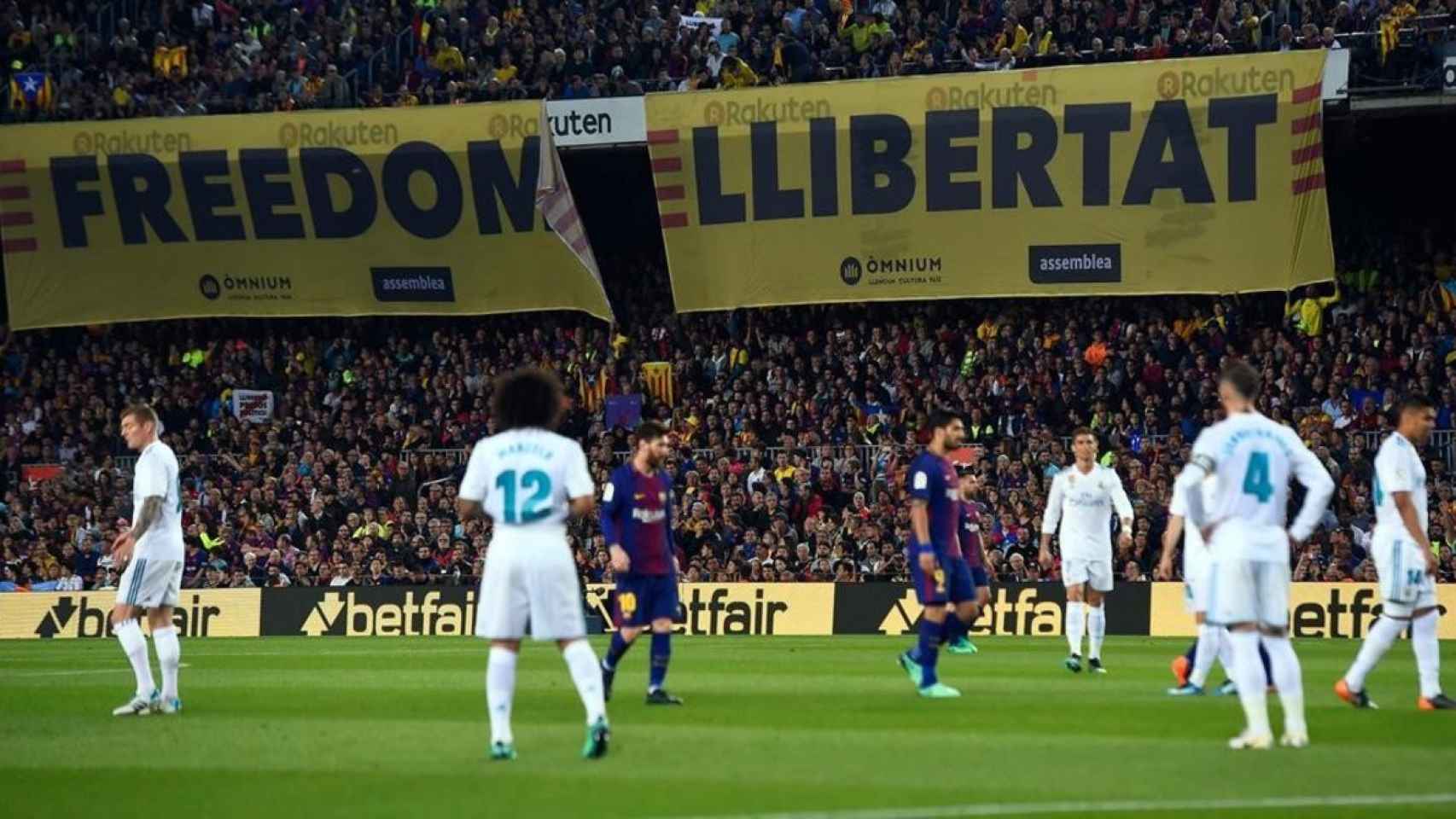 El Camp Nou durante el clásico del curso pasado / EFE