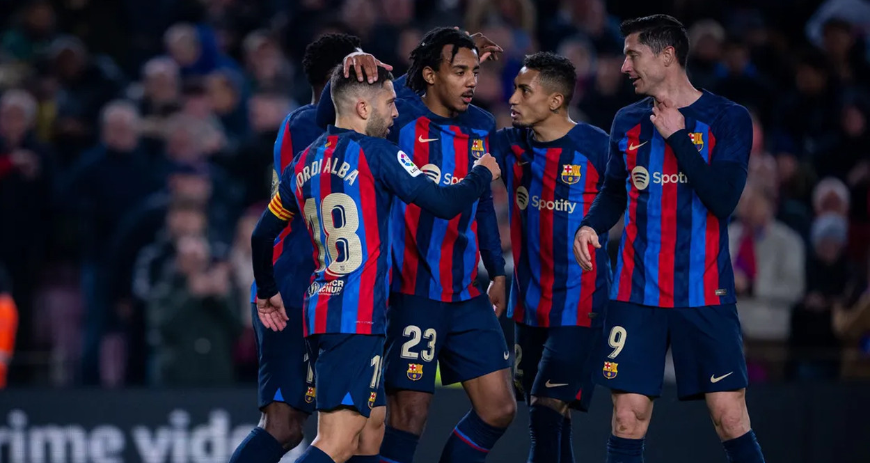 Los jugadores del Barça de Xavi festejan un gol anotado en el Camp Nou contra el Sevilla / FCB