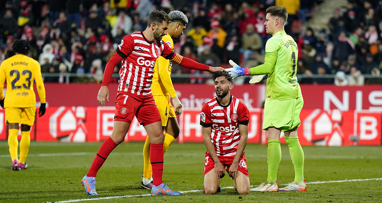 Araujo y Ter Stegen, una ocasión de gol de Iván Martín en el Girona-Barça / EFE