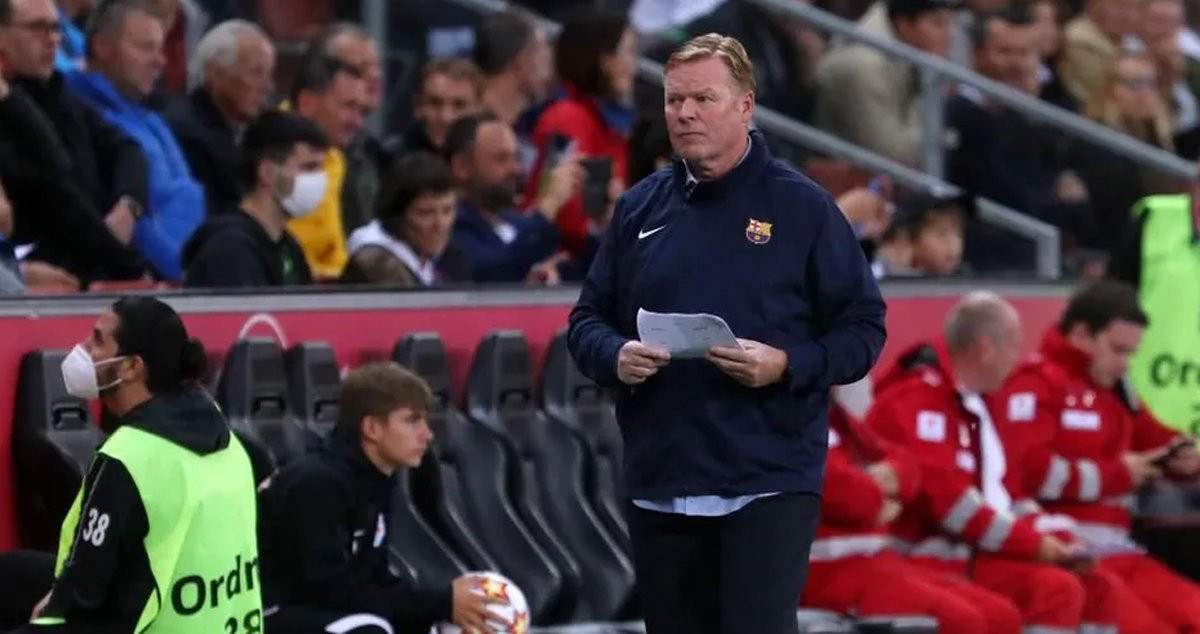 Koeman dirigiendo al equipo desde el banquillo en el Red Bull Arena / FCB