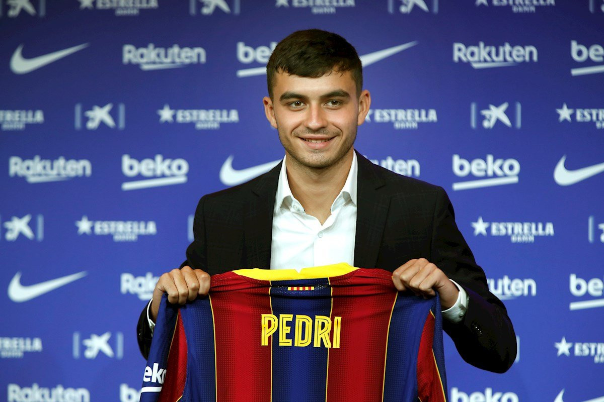 Pedri en su presentación con el Barça / EFE