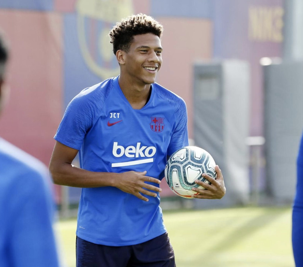 Una foto de Todibo durante un entrenamiento del Barça / FCB