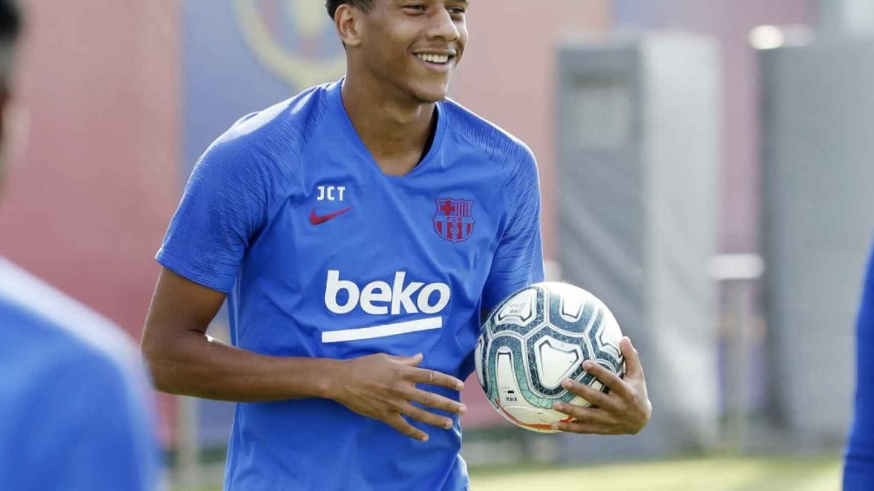 Una foto de Todibo durante un entrenamiento del Barça / FCB