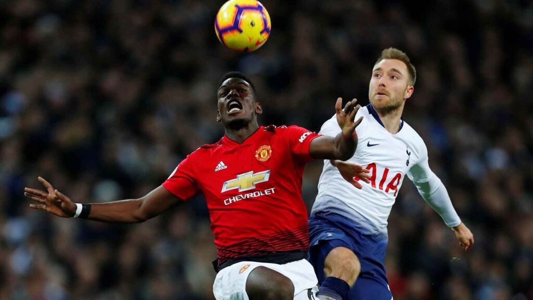 Una foto de Pogba y Eriksen en una disputa del balón durante un partido / EFE