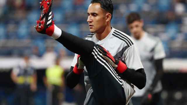 Keylor Navas en el calentamiento de un encuentro del Real Madrid / EFE