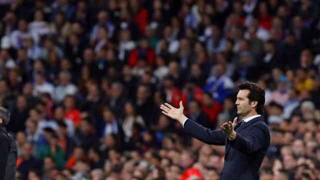 Una foto de Santiago Solari en el Santiago Bernabéu. El argentino está en el punto de mira de Florentino Pérez / EFE