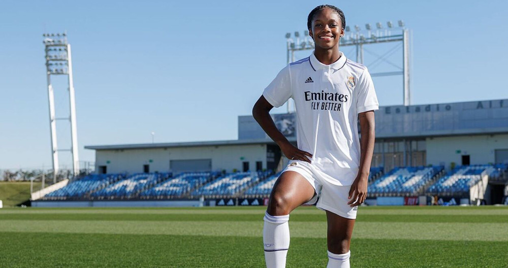 Linda Caicedo posa por primera vez con la camiseta del Real Madrid / REAL MADRID