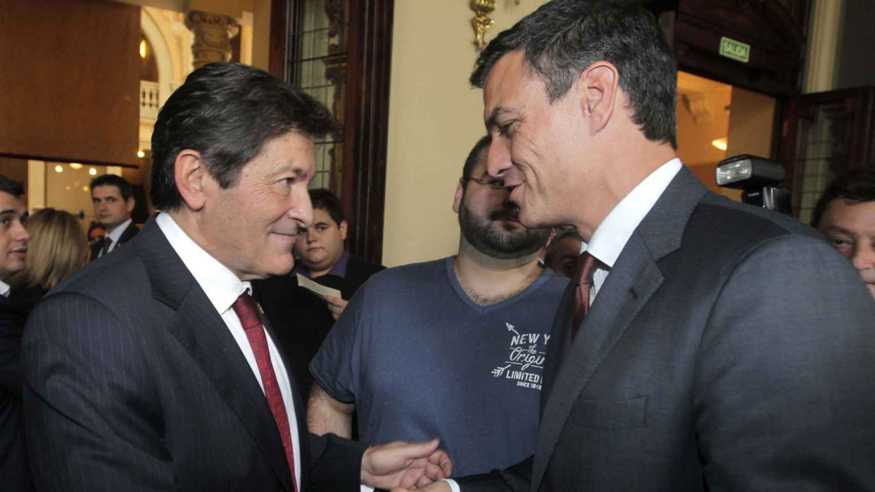 Javier Fernández y Pedro Sánchez en una imagen de archivo / EFE