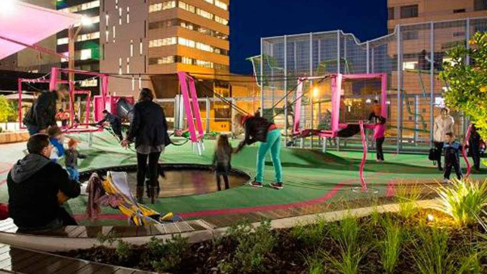 Imagen de la zona de juegos infantil de Diagonal Mar.