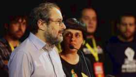 Los diputados de la CUP Antonio Baños y Anna Gabriel, tras la asamblea del partido de este domingo.