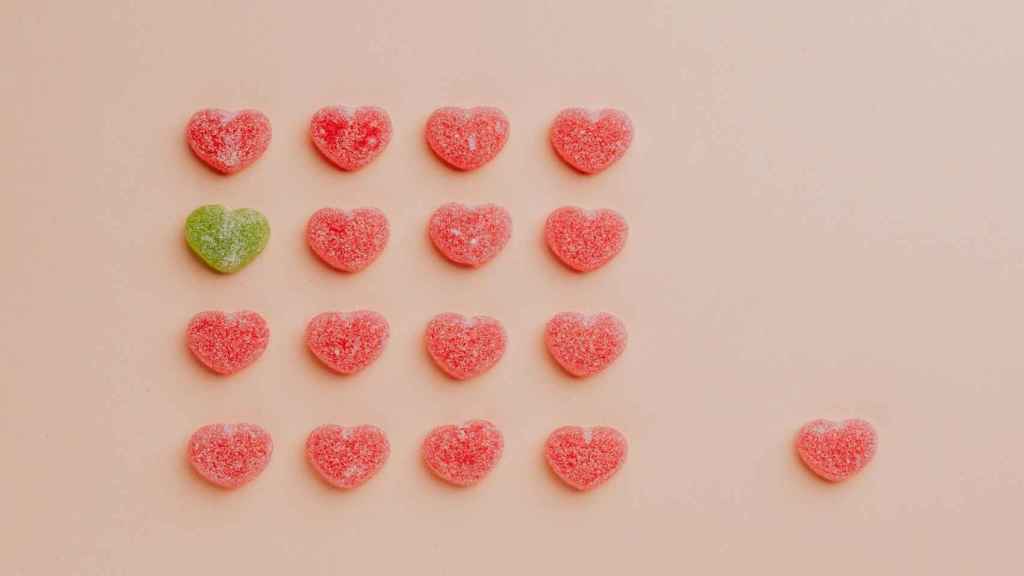 Varios corazones en forma de chuche / PEXELS