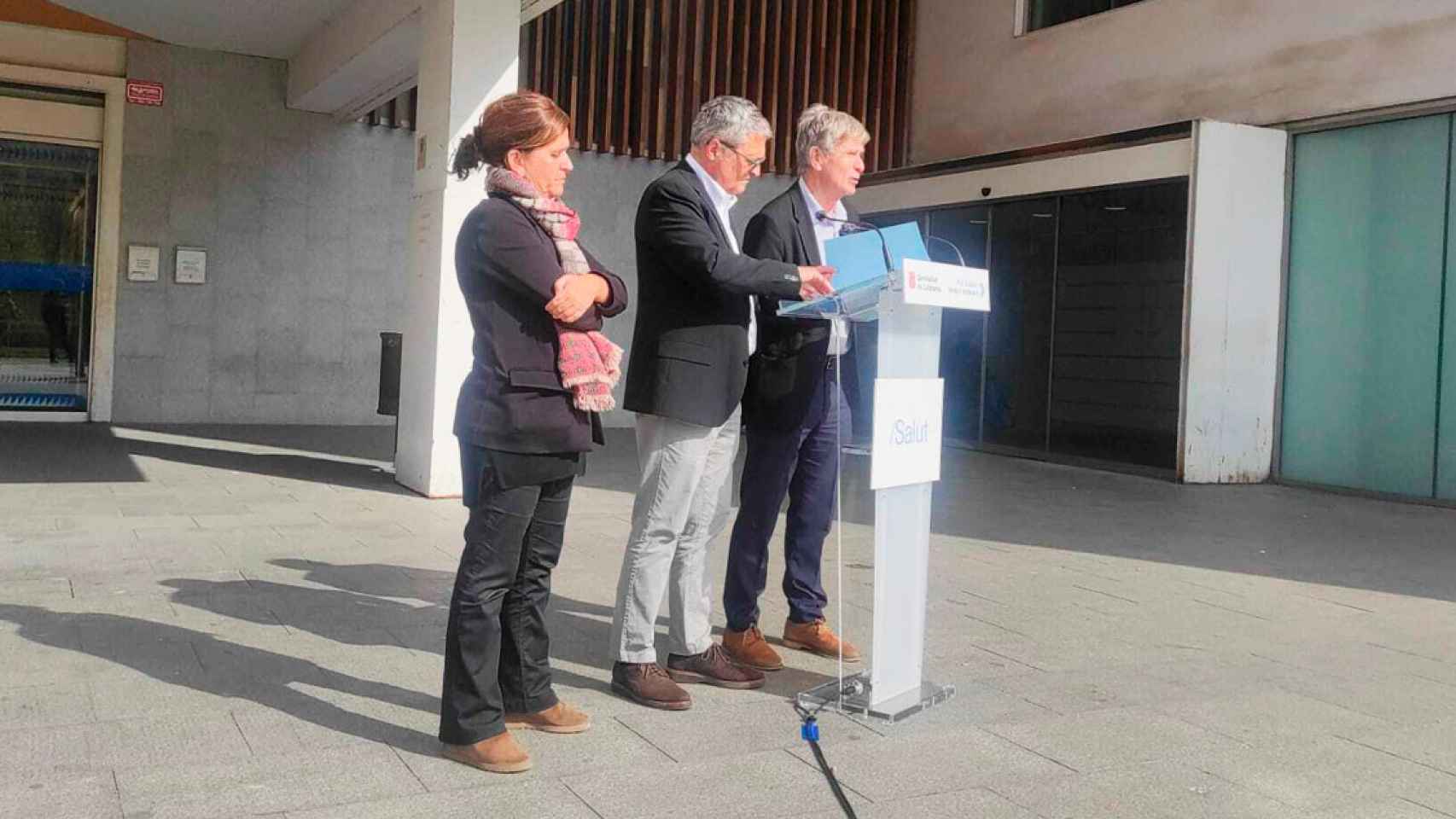 Gemma Tarafa (i), Ramon Canal (c) y Jaume Estany (d), en Barcelona hoy / CG