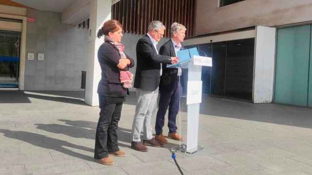 Gemma Tarafa (i), Ramon Canal (c) y Jaume Estany (d), en Barcelona hoy / CG