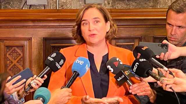 Ada Colau, alcaldesa de Barcelona, en una atención a los medios / EP