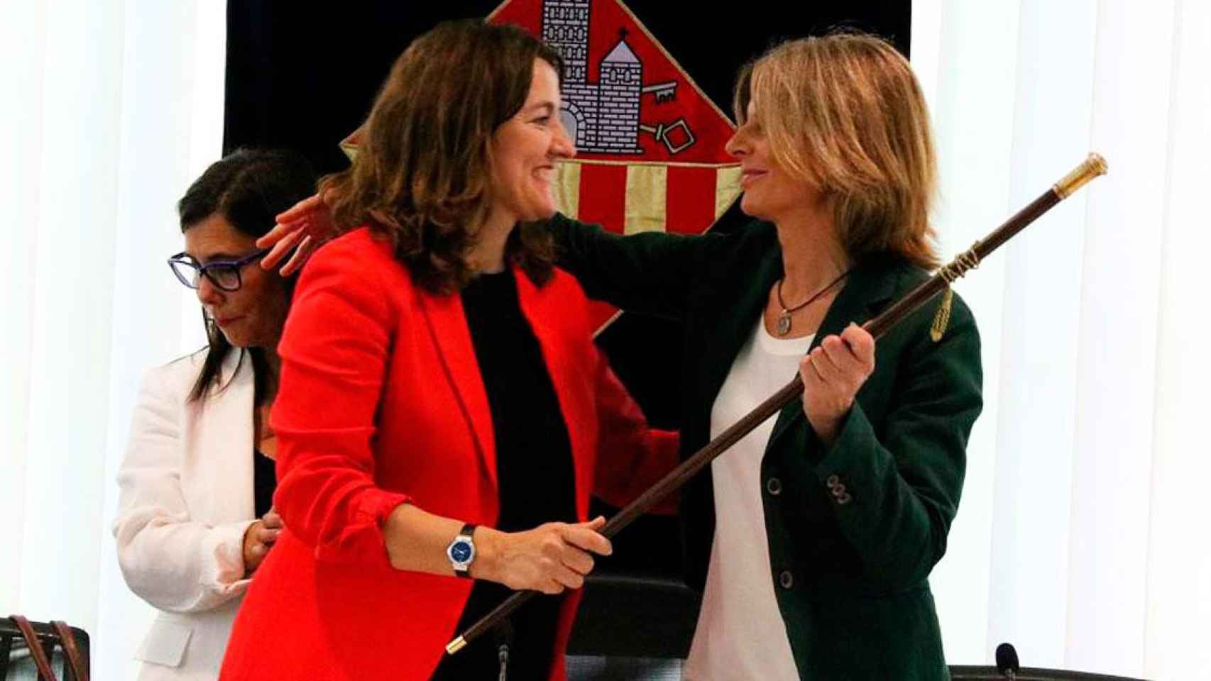 Mercè Conesa (i), exalcaldesa de Sant Cugat y presidenta del Puerto de Barcelona, con Carmela Fortuny, ex primera edil que le sucedió / CG