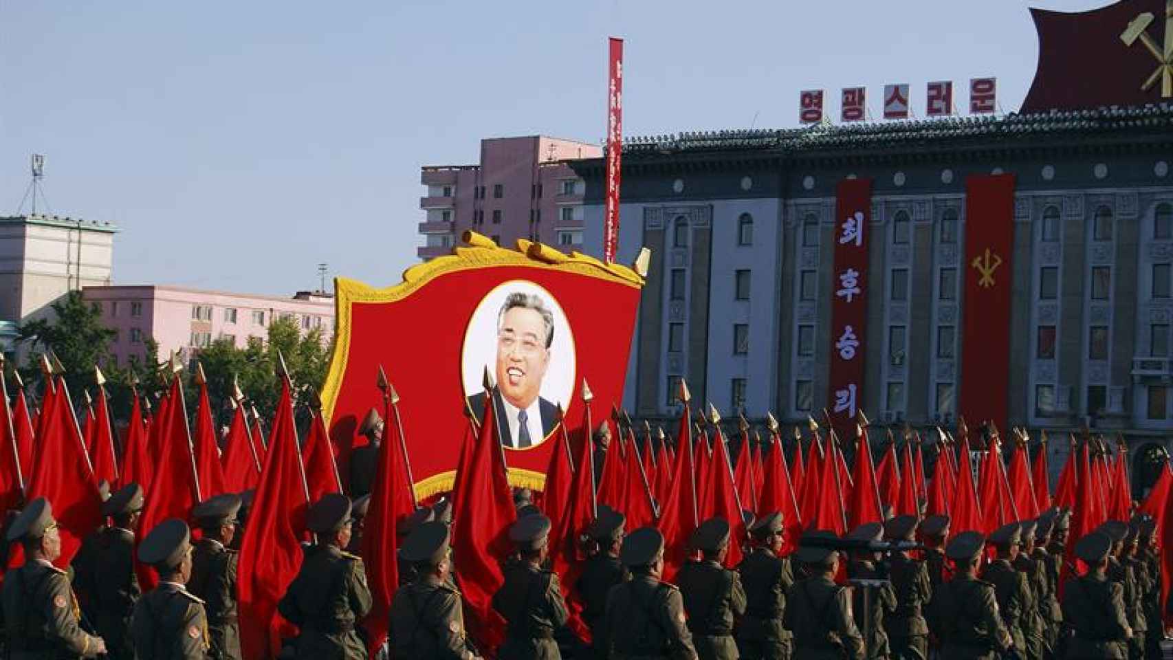 Aspecto del desfile militar con el que se conmemoró el 70 aniversario del Partido de los Trabajadores.