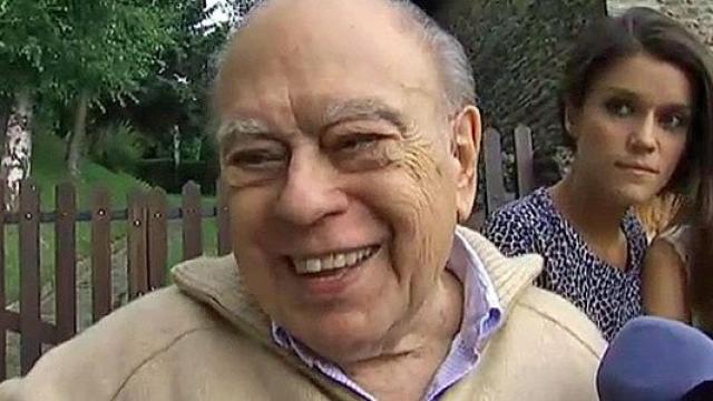 El expresidente de la Generalitat Jordi Pujol atiende a los medios de comunicación a las puertas de la residencia familiar de Queralbs / TV3