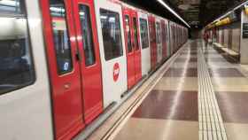 El Metro de Barcelona, vacío en hora punta el viernes 13 de marzo / CG