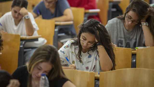 Estudiantes realizando las pruebas de selectividad / EUROPA PRESS