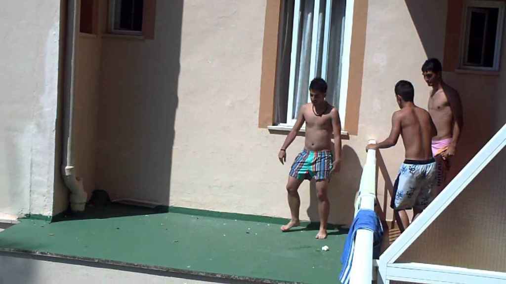 Tres jóvenes se arrojan a la piscina de su hotel desde el balcón de su habitación en Mallorca