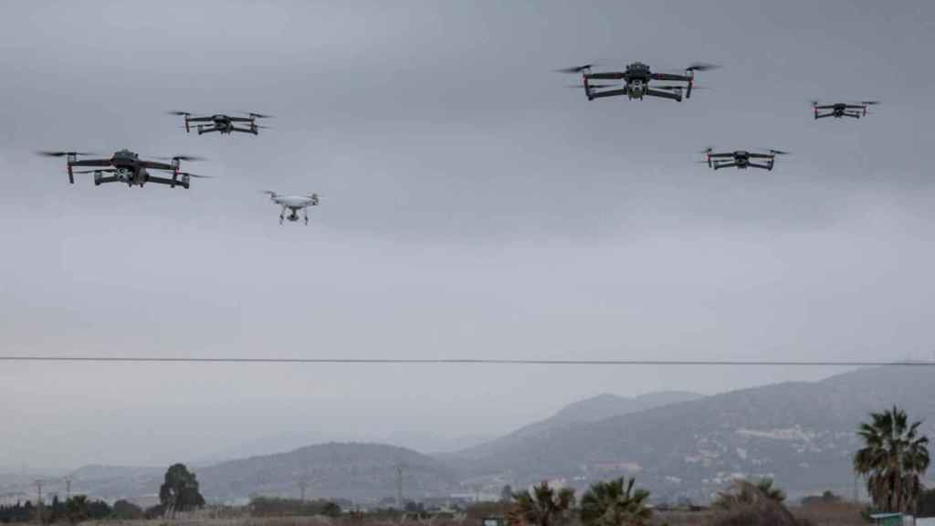 Drones de la Universidad Politécnica de Valencia, como los que se usan en el ámbito rural, parecen no haber encajado en el campo catalán  / EFE