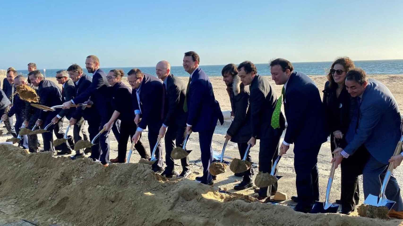 Iberdrola inicia la construcción del primer gran parque eólico marino de EEUU / EP