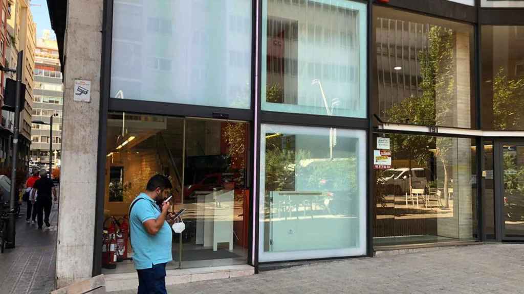 Local de la calle Balmes, antigua sede de Bartomeu y de Ciudadanos y posible nueva tienda del Espanyol / CG