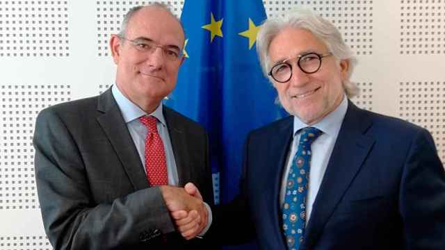El presidente de Foment, Josep Sánchez Llibre (d), y el portavoz y director general de Comunicación del Parlamento Europeo, Jaume Duch / FOMENT