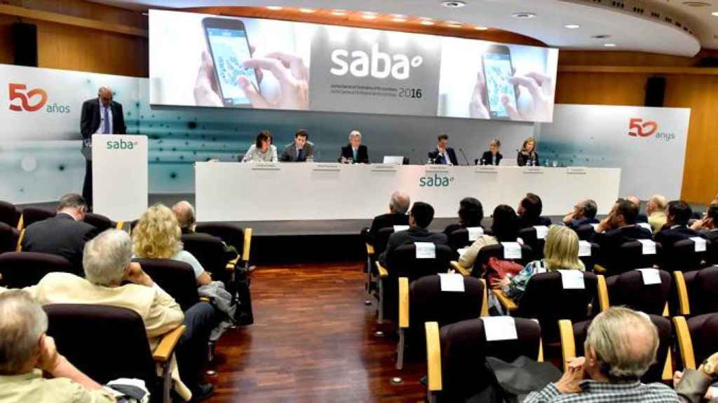 Salvador Alemany (i), presidente de Saba, en su intervención de la junta general de accionistas de la sociedad de 2016 / SABA