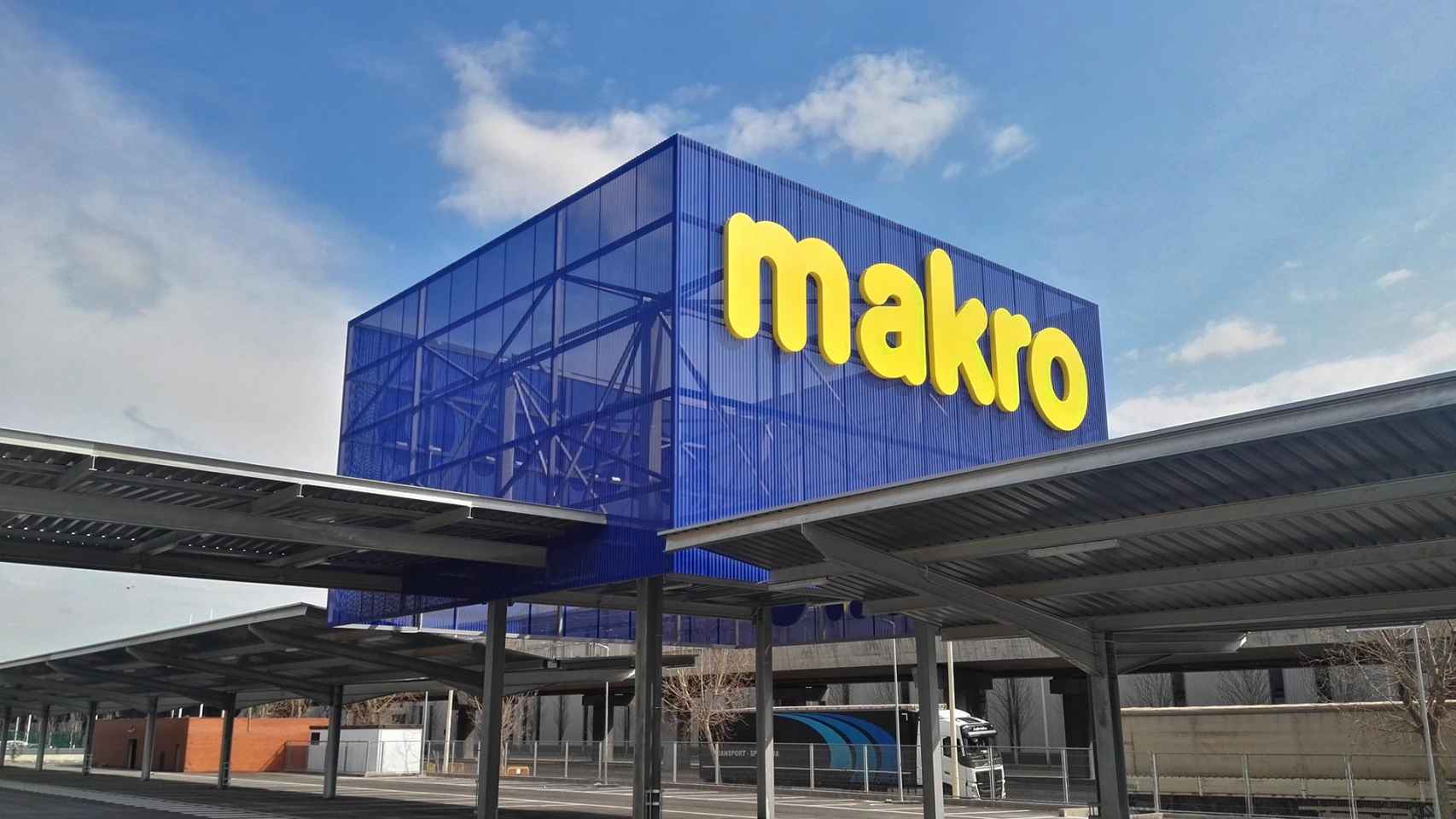 El exterior de una tienda de Makro, en una imagen de archivo / EFE