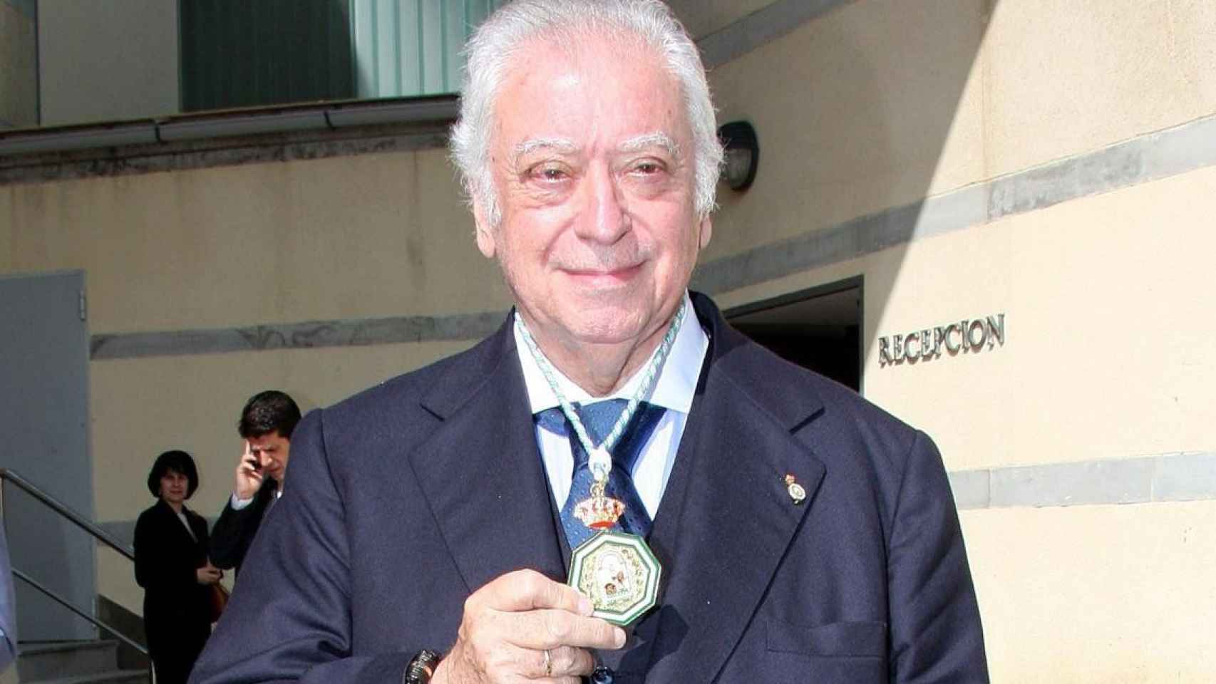 El periodista Tico Medina, cuando recibió la Medalla de Andalucía en 2008 / EP