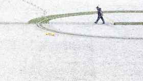 Un campo de fútbol, nevado por el temporal Filomena | EFE