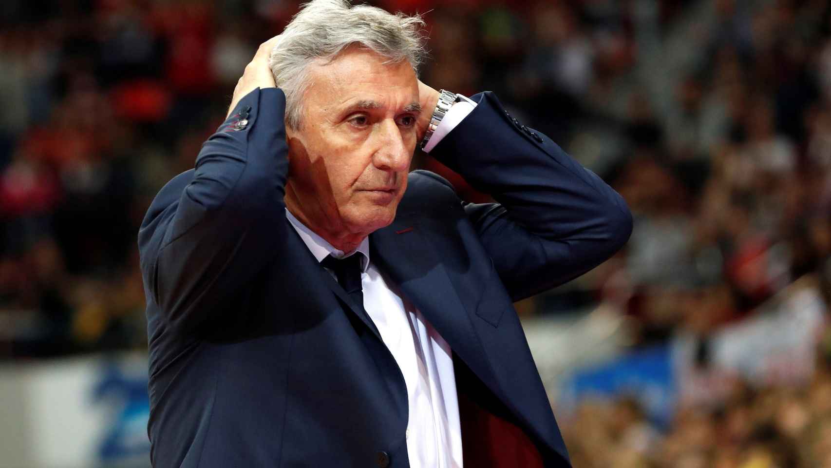 Svetislav Pesic se lamenta durante el encuentro del Barça Lassa ante Anadolu Efes / EFE