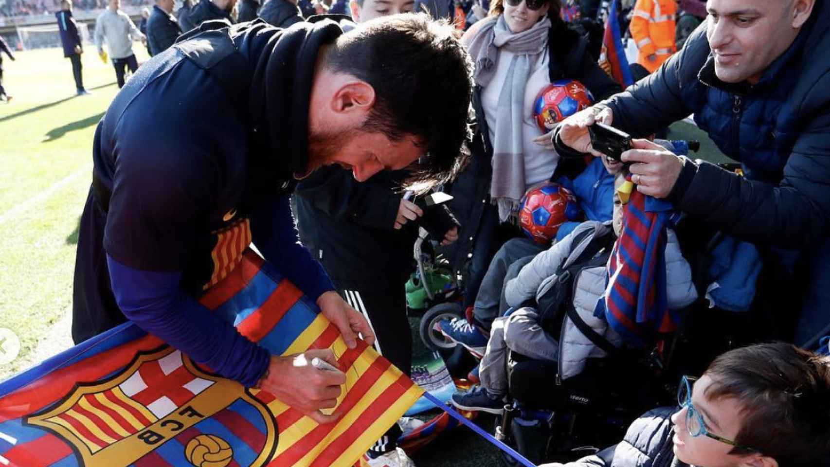 Una foto de Leo Messi durante el entrenamiento a puertas abiertas del Barça / INSTAGRAM