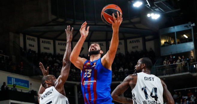 Nikola Mirotic, en una acción contra el LDLC Asvel / FCB