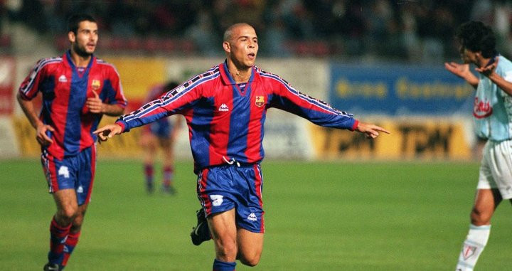 Ronaldo celebra un gol con el Barça | FCB