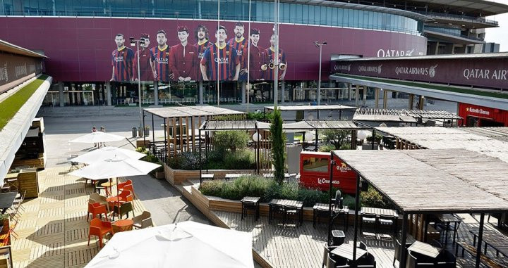 Una imagen de una cervecería Estrella Damm al lado del Camp Nou / Redes