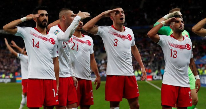 Jugadores turcos celebrando su gol contra Francia / EFE