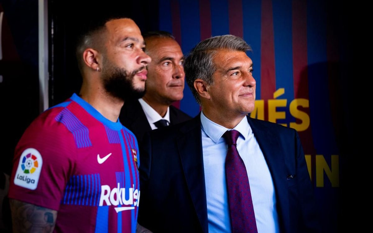 Joan Laporta y Memphis Depay durante la presentación del holandés como jugador blaugrana / FCB