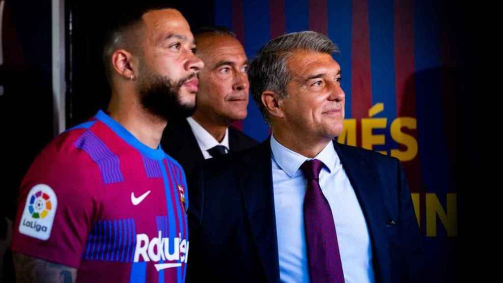 Joan Laporta y Memphis Depay durante la presentación del holandés como jugador blaugrana / FCB