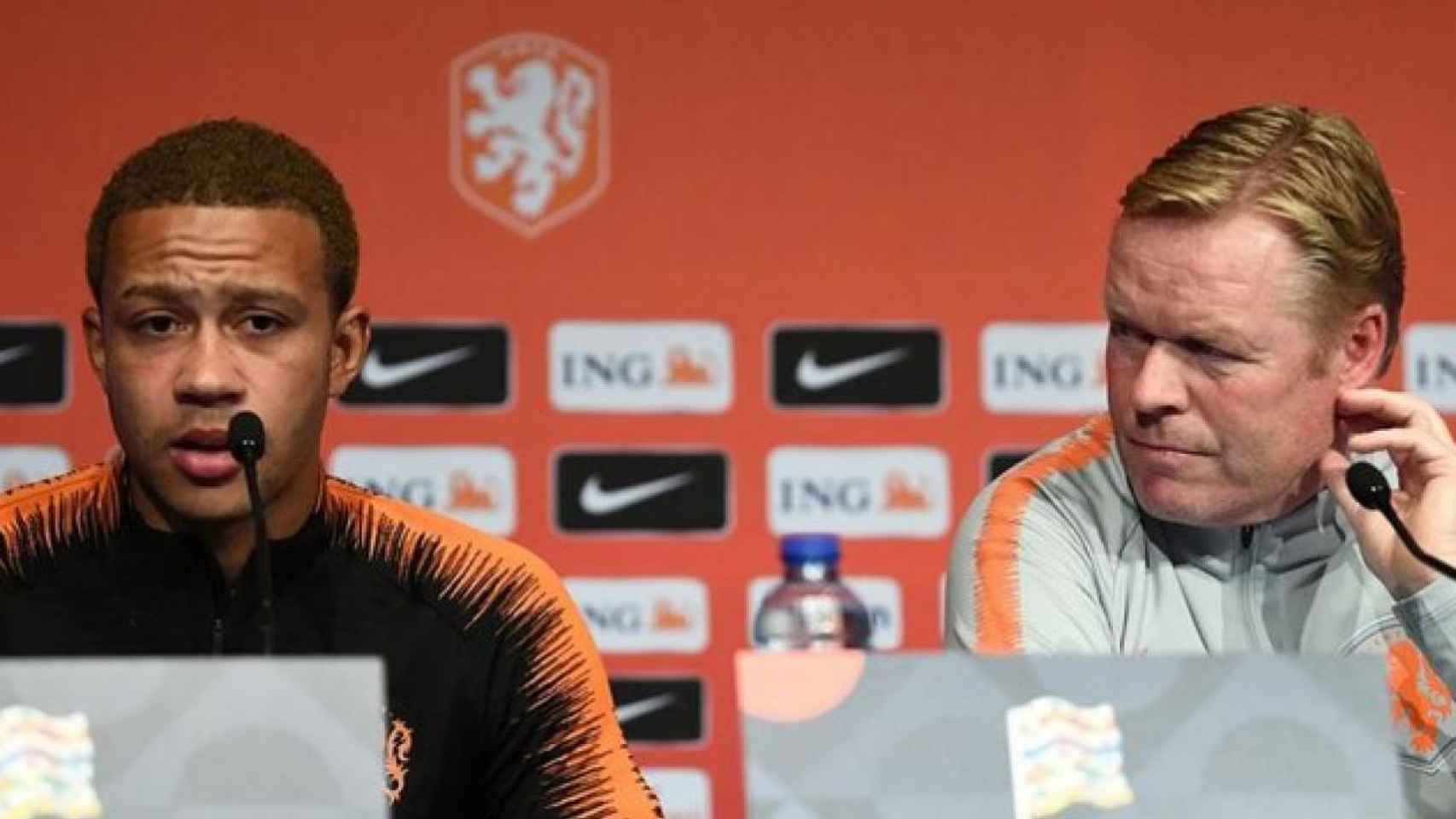 Depay, junto a Koeman en su etapa en la selección de Holanda / EFE