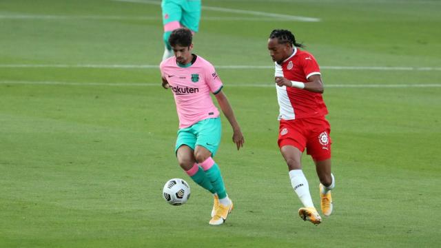 Trincao luchando un balón con Mojica en el Barça-Girona de pretemporada / FC Barcelona