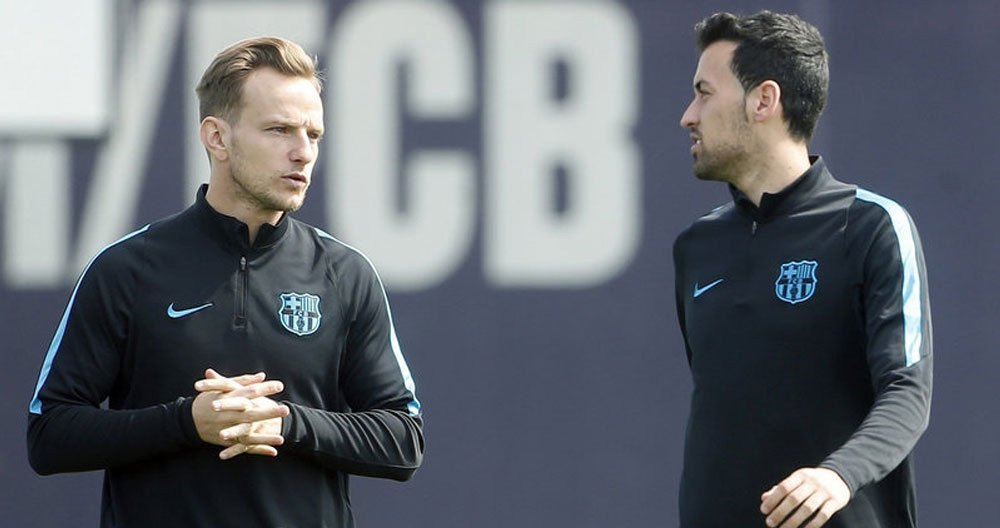 Rakitic y Busquets, socios en el campo y amigos fuera de él / EFE