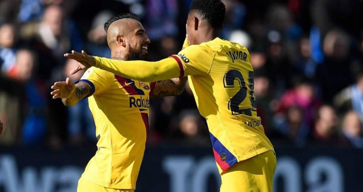 Arturo Vidal, celebrando un gol con Junior Firpo | EFE