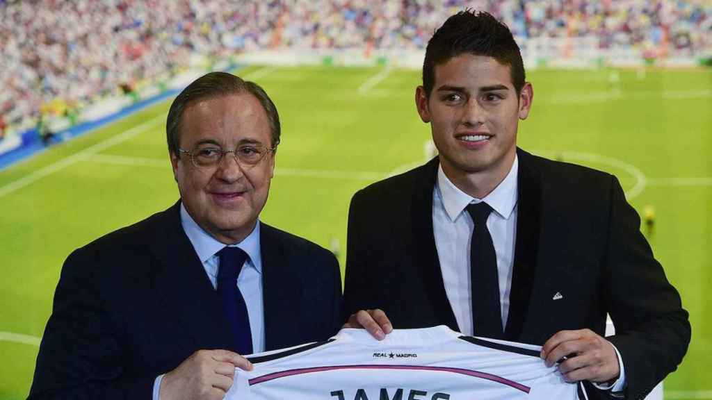 Florentino Pérez y James Rodríguez en la presentación del colombiano / EFE