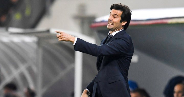 Solari dando indicaciones en el banquillo de Real Madrid / EFE