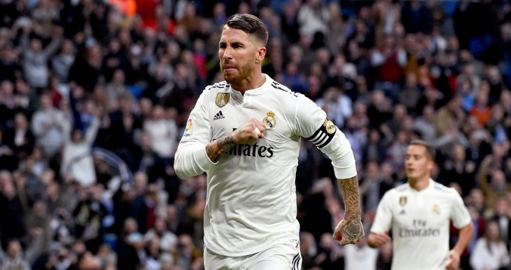 Sergio Ramos se reivindica ante los pitos del Bernabéu / EFE