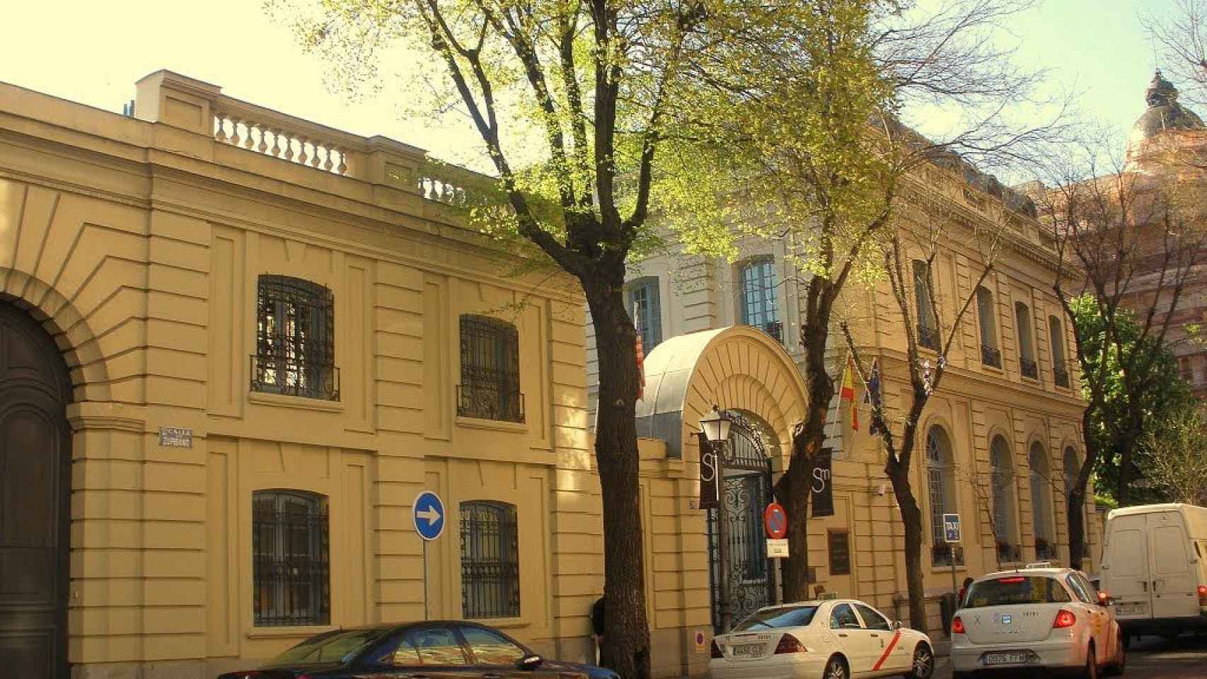 Entrada del hotel madrileño Santo Mauro por la calle Zurbano