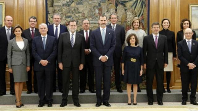 Los 13 ministros y ministras del nuevo Gobierno de Mariano Rajoy han jurado o prometido su cargo este viernes ante el Rey y los máximos representantes de los tres poderes del Estado