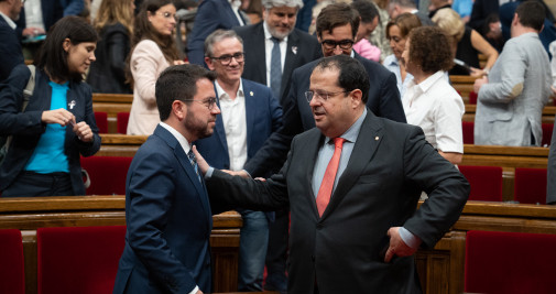 El presidente de la Generalitat, Pere Aragonés, y el 'conseller' de Interior, Joan Ignasi Elena, en el Parlament / David Zorrakino - EUROPA PRESS
